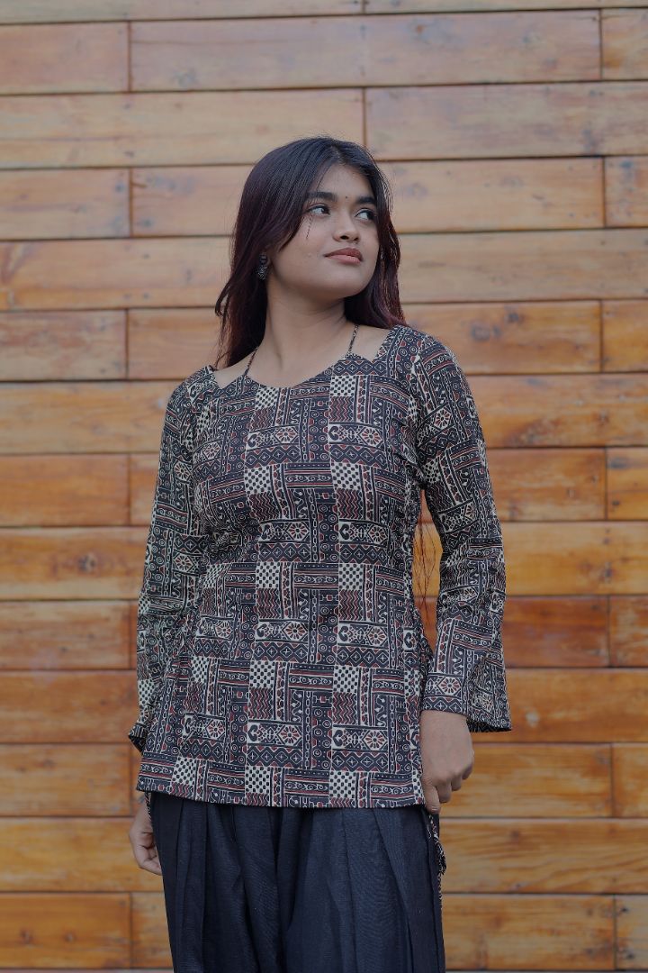 INAYA Kurti