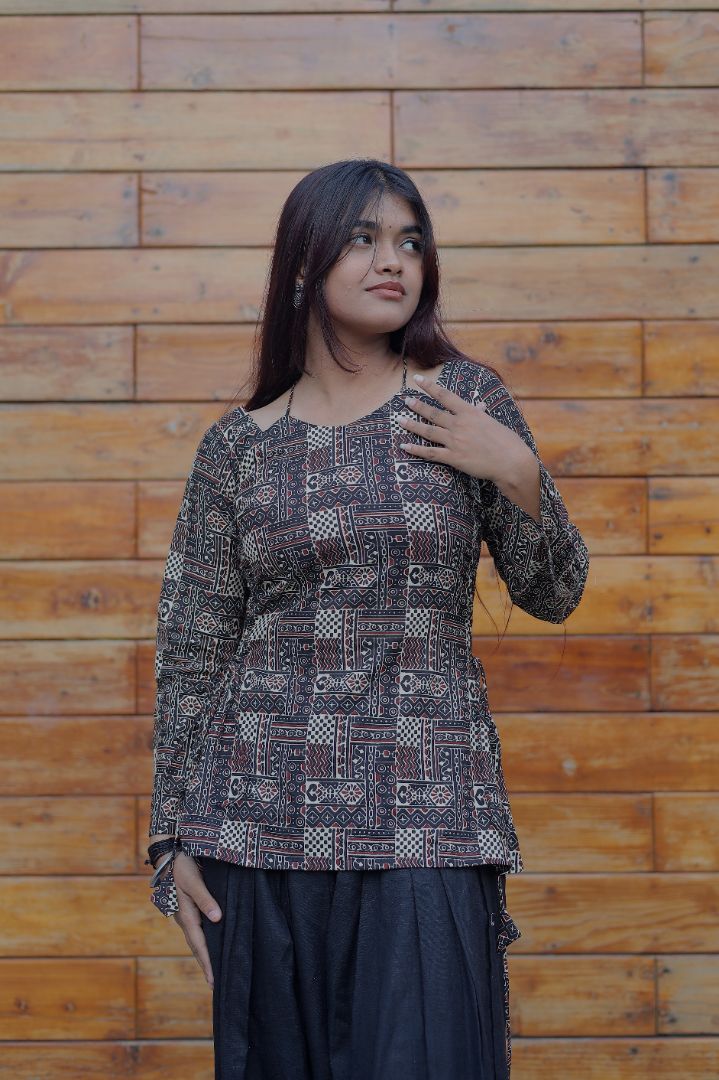 INAYA Kurti