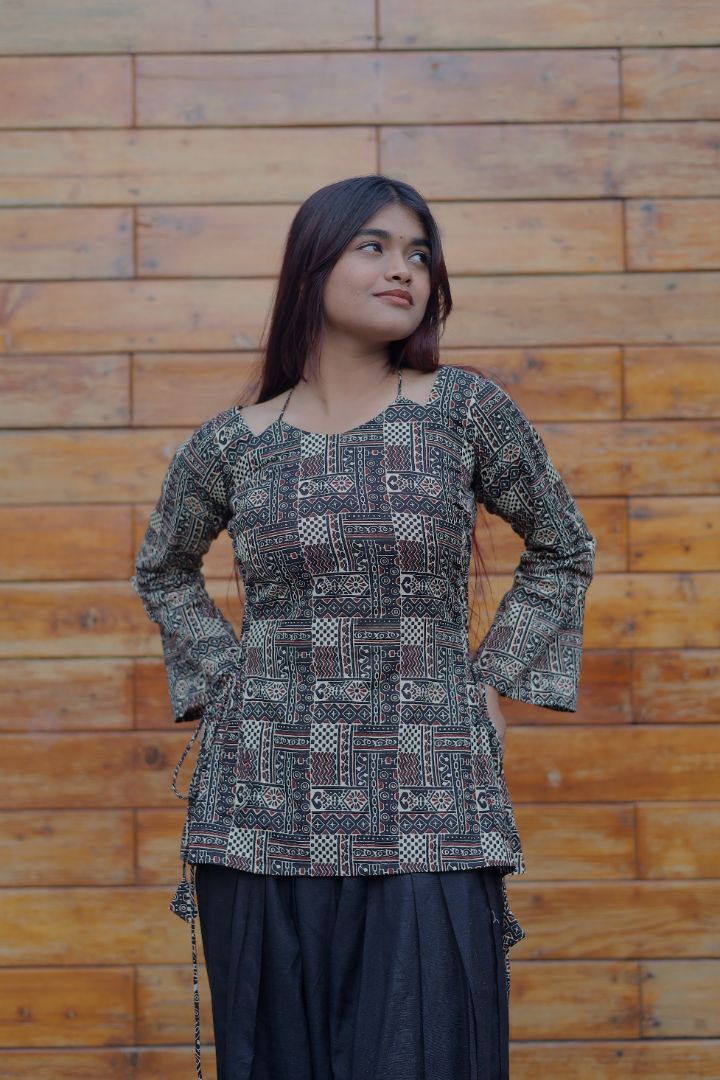 INAYA Kurti
